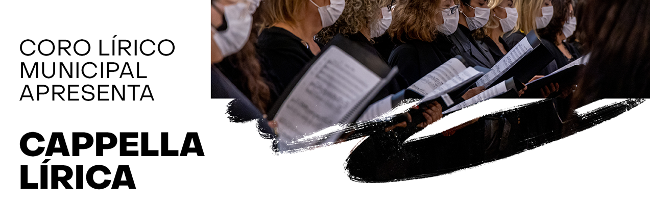 Integrantes que compõe o Coro cantam segurando as partituras nas mãos