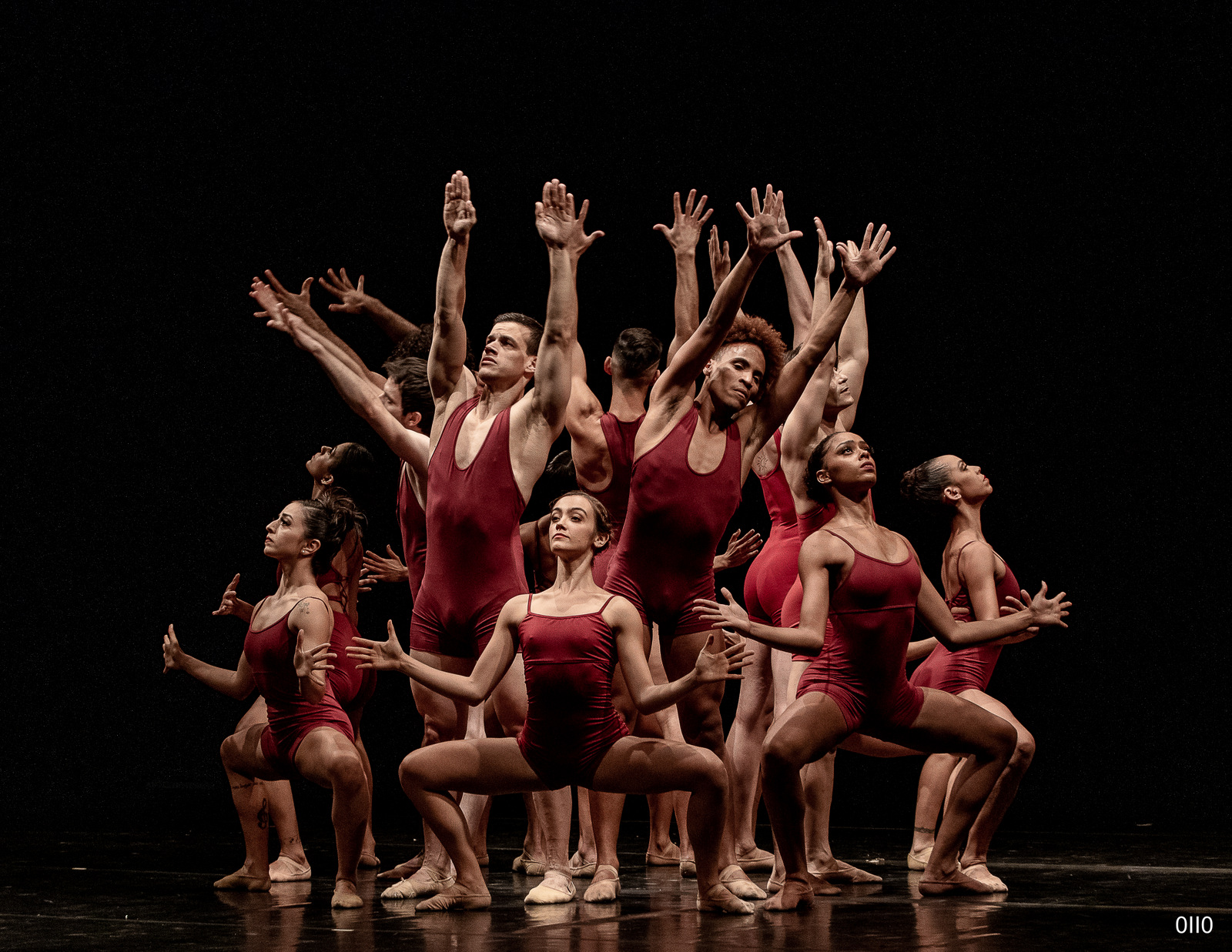 Foto de bailarinos durante coreografia