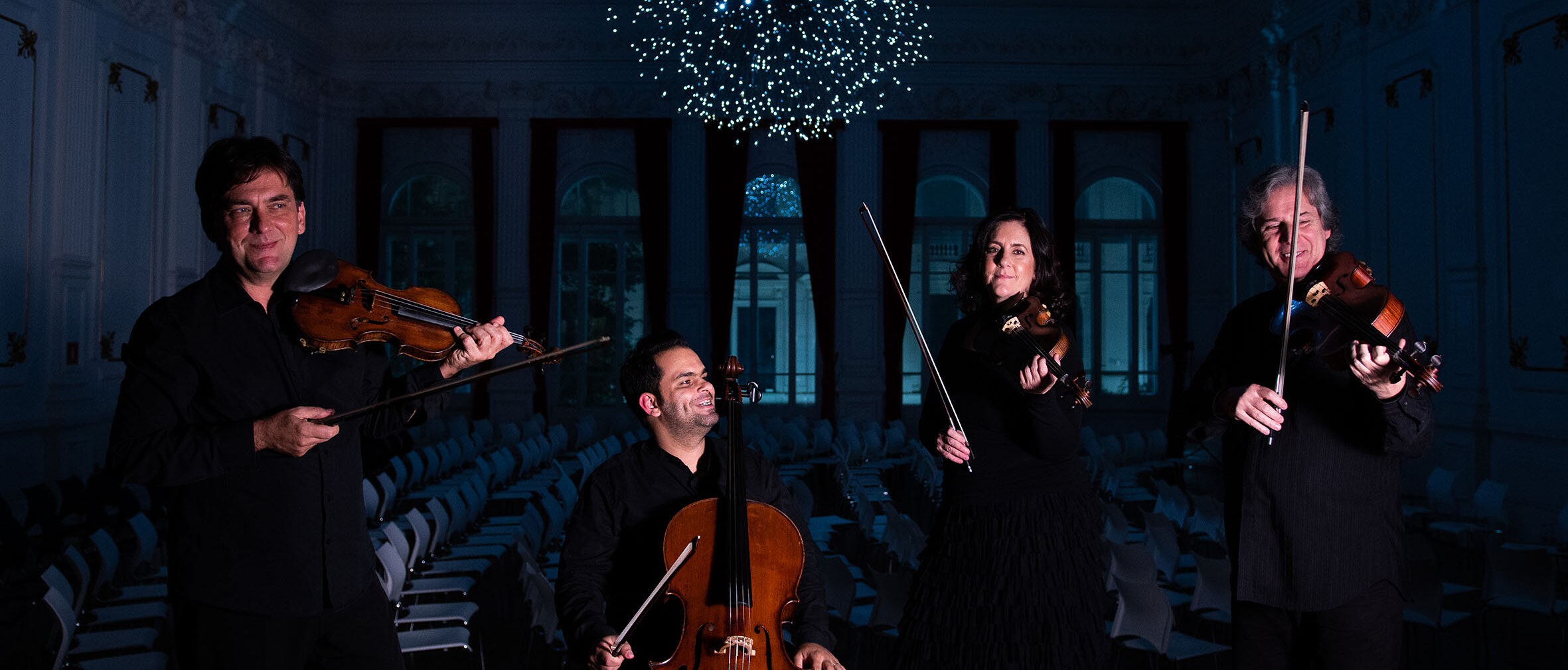 Foto dos quatro integrantes do Quarteto