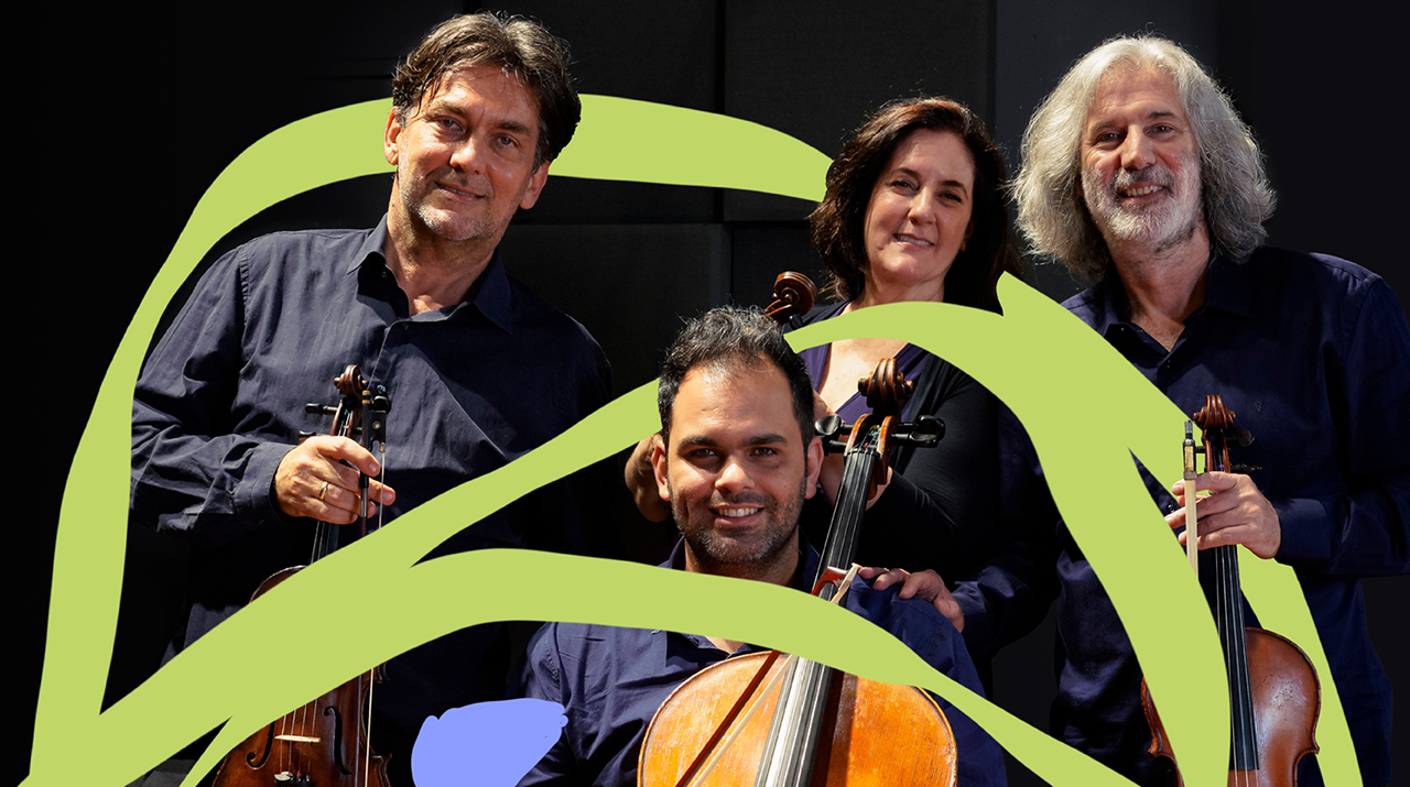 Foto dos integrantes do Quarteto da Cidade sorrindo e olhando para câmera