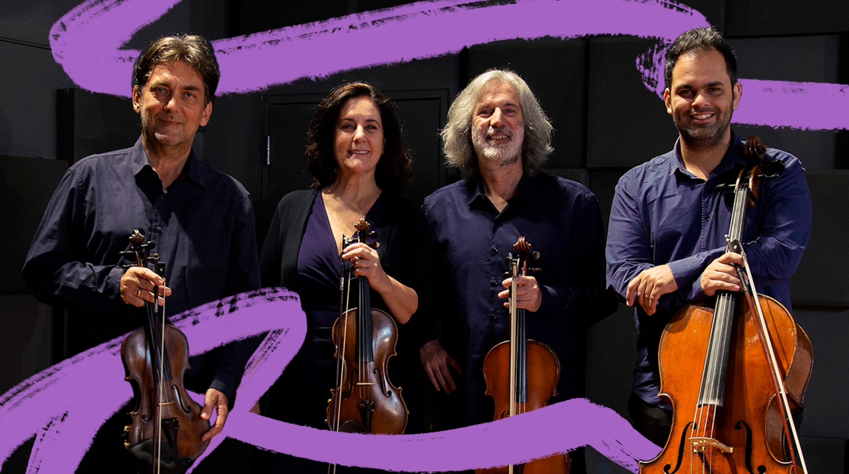 Foto dos quatro integrantes do Quarteto de Cordas da Cidade de São Paulo