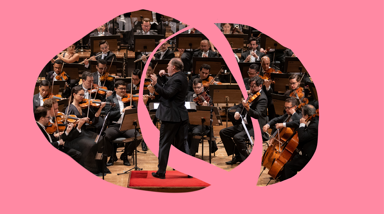 Foto do maestro Roberto Minczuk regendo a Orquestra Sinfônica Municipal