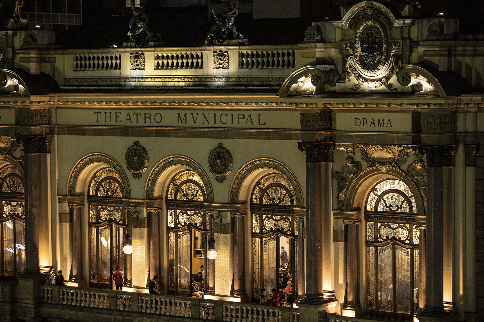 Foto da fachada do Theatro Municipal