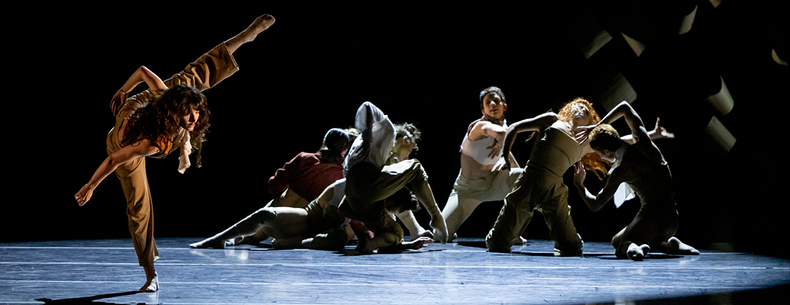 Performance artística do balé da cidade de são paulo