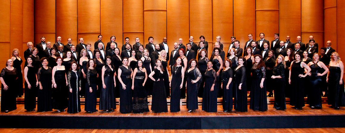 Imagem de todos os participantes do coro lírico municipal