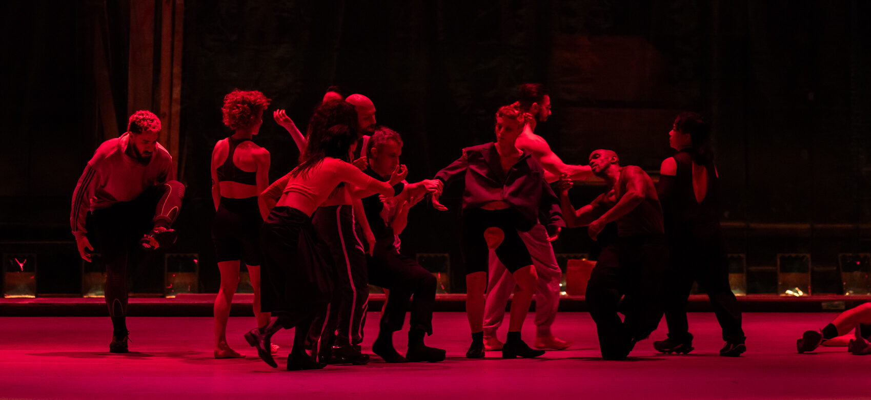 Bailarinos dançam durante apresentação do Balé da Cidade