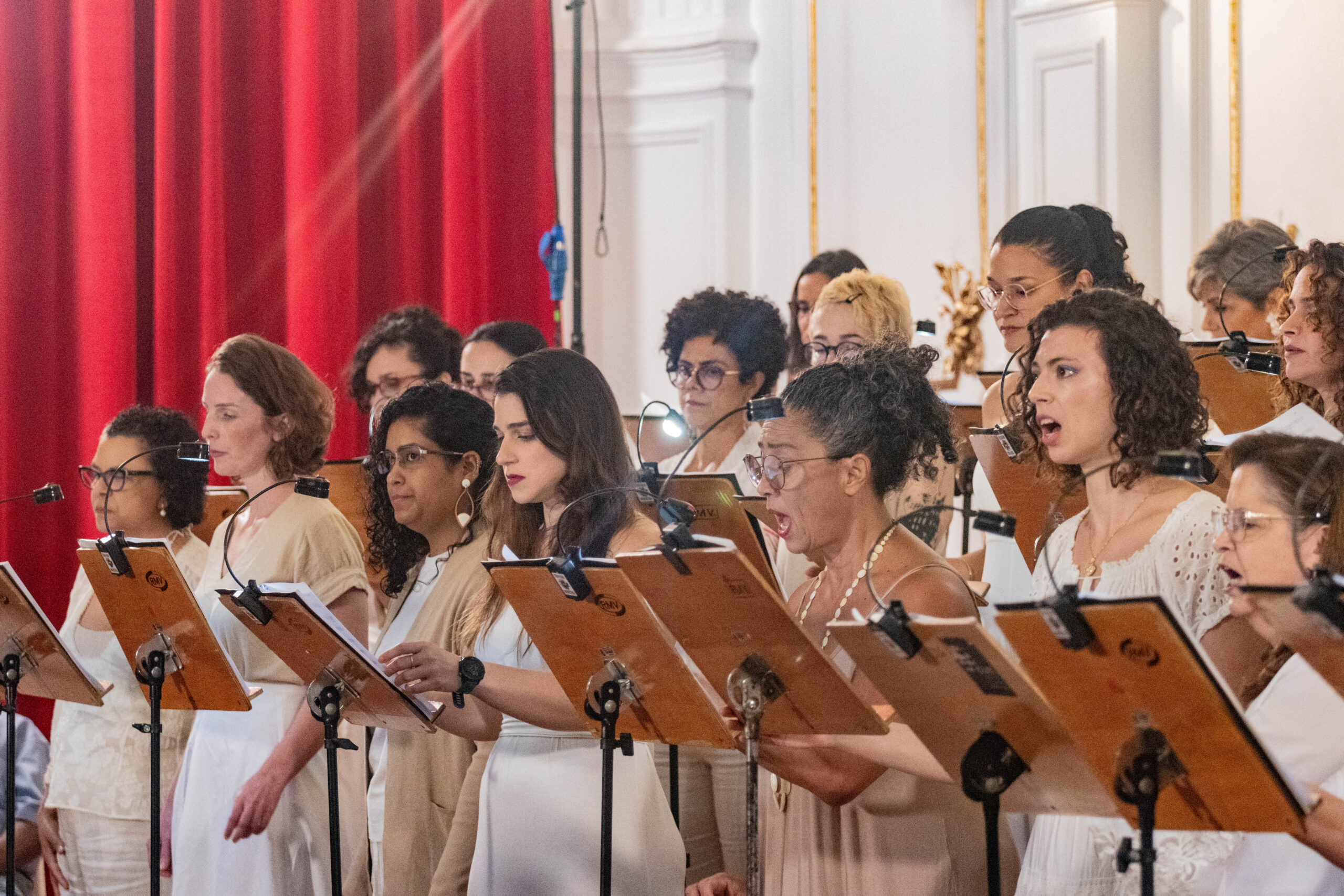 Cantores do Coral Paulistano se apresentam num concerto