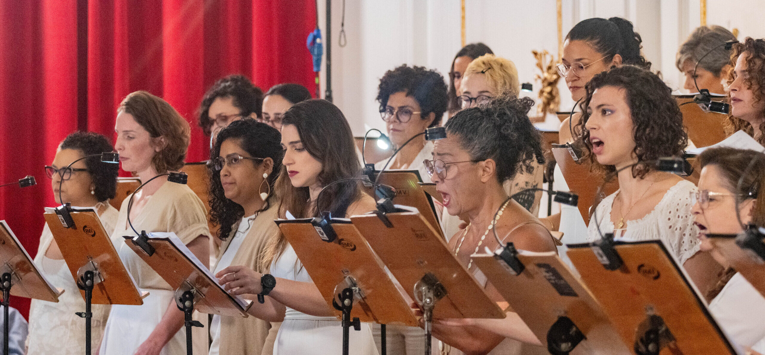 Cantores do Coral Paulistano se apresentam num concerto