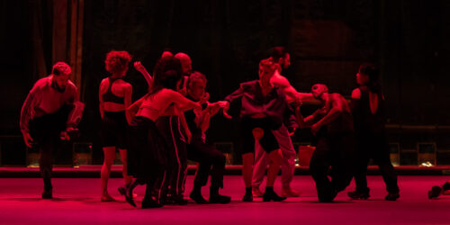 Bailarinos dançam durante apresentação do Balé da Cidade