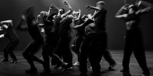 Bailarinos dançam durante apresentação do Balé da Cidade