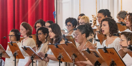Cantores do Coral Paulistano se apresentam num concerto