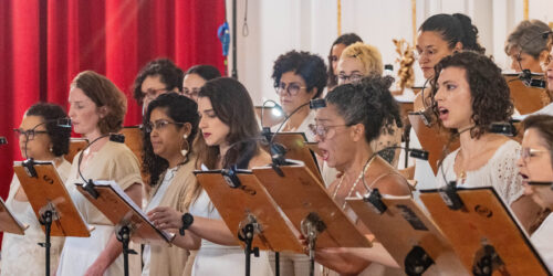 Cantores do Coral Paulistano se apresentam num concerto