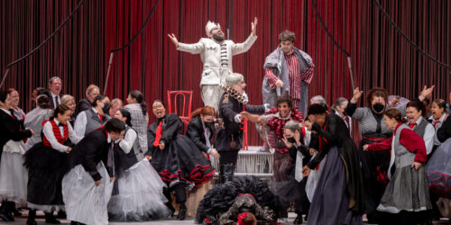 Solistas encenam a ópera O Amor das Três Laranjas